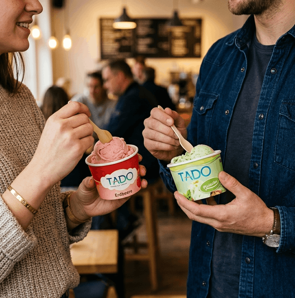 TADO Erdbeere Eis in der Hand — natürliches Marasch-Eis